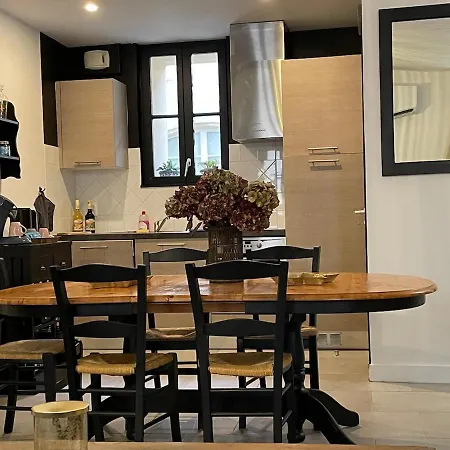 Au Trois Six Tres Confortable Duplex Climatise Au Coeur De Appartement Pézenas