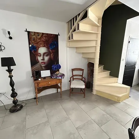 Appartement Au Trois Six Tres Confortable Duplex Climatise Au Coeur De Pézenas