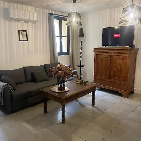 Au Trois Six Tres Confortable Duplex Climatise Au Coeur De Pézenas