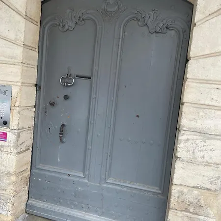 Appartement Au Trois Six Tres Confortable Duplex Climatise Au Coeur De Pézenas